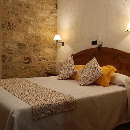 Hostal Decerca Prádena エクステリア 写真