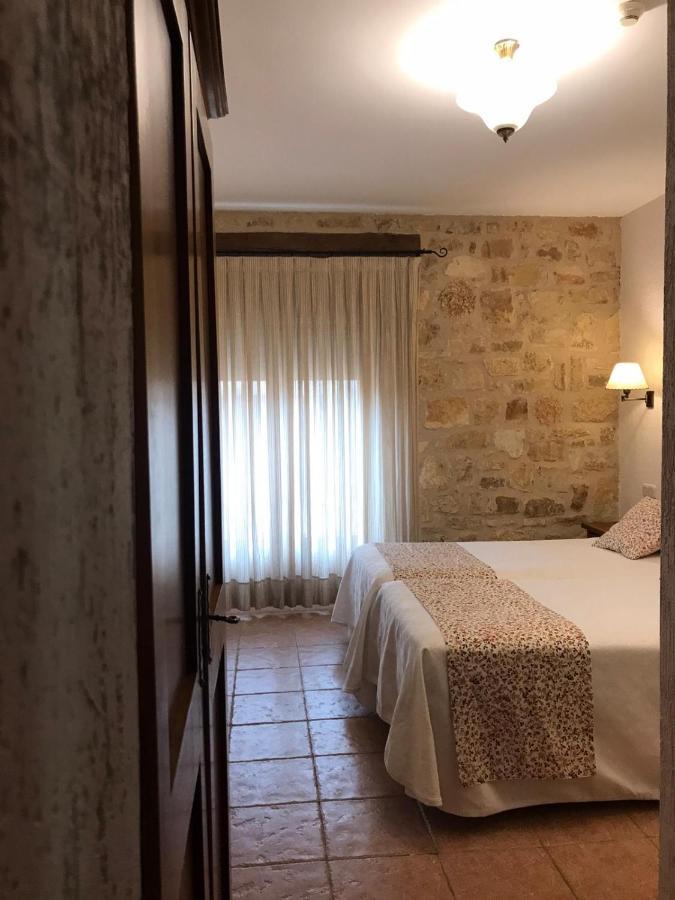 Hostal Decerca Prádena エクステリア 写真